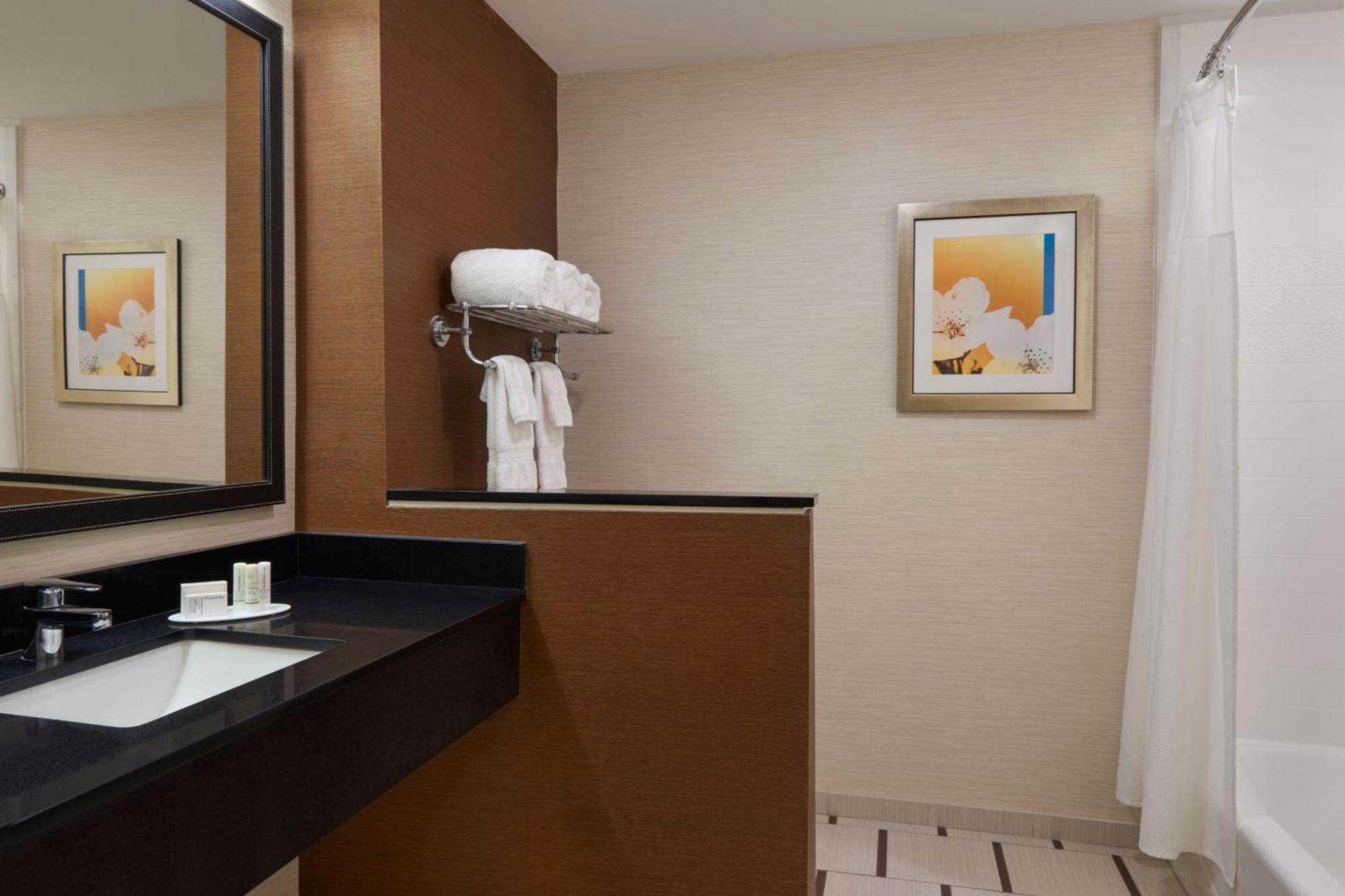 Fairfield Inn & Suites By Marriott Барри Экстерьер фото