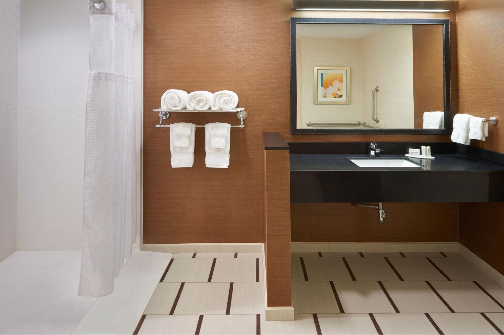 Fairfield Inn & Suites By Marriott Барри Экстерьер фото