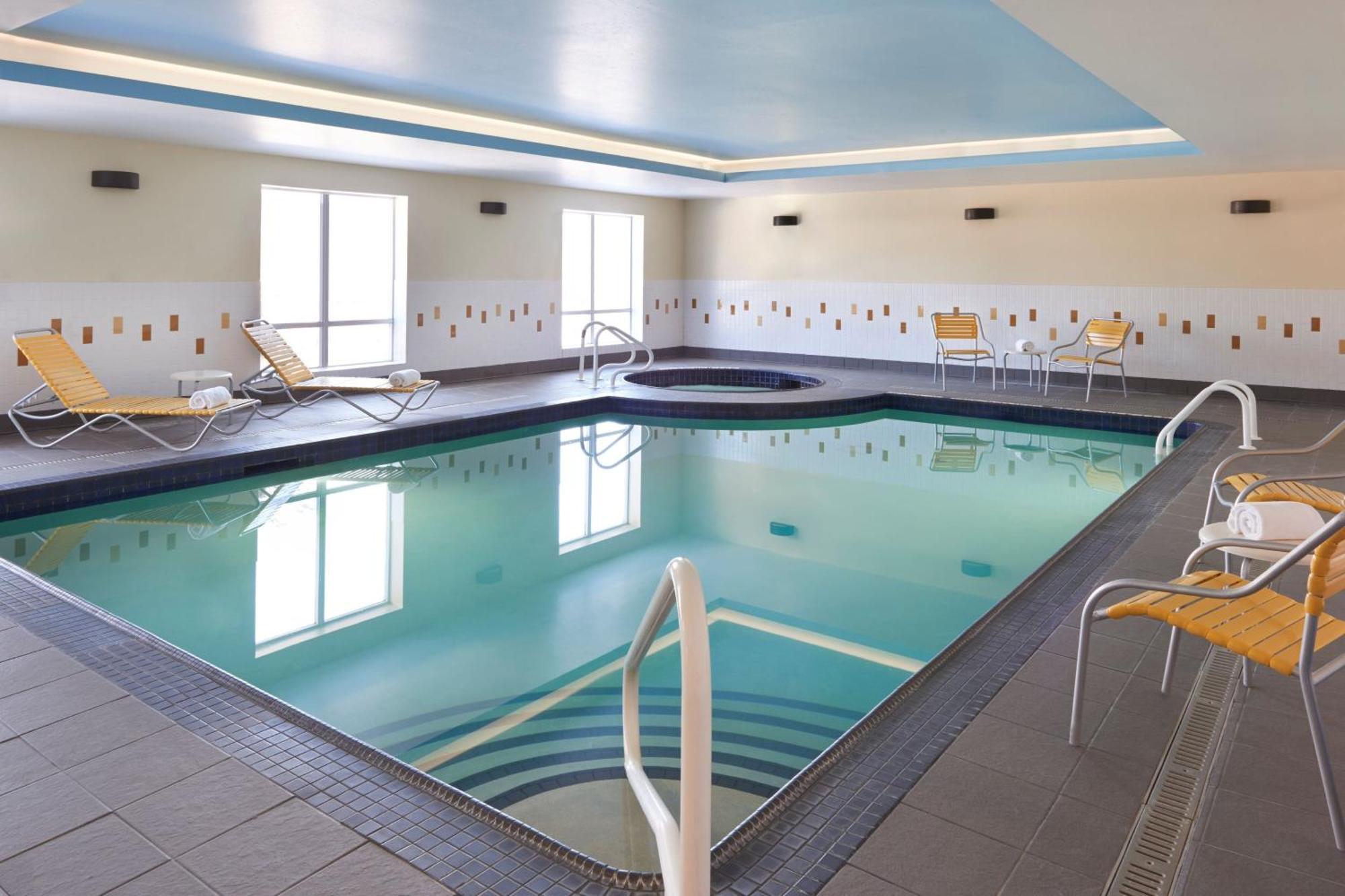 Fairfield Inn & Suites By Marriott Барри Экстерьер фото